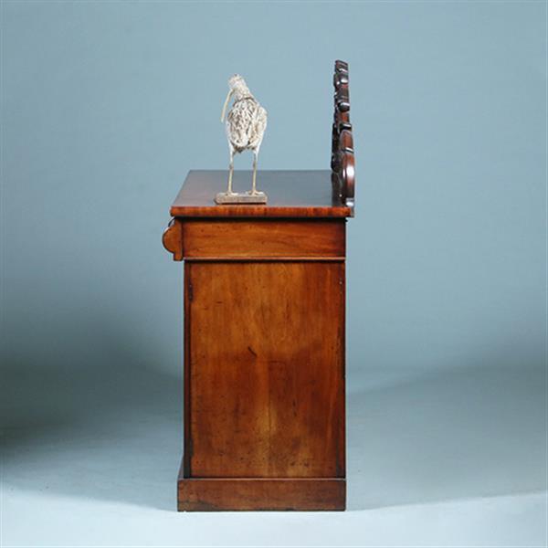 Grote foto sideboard met 4 deuren en 3 laden het kroonstuk is afneembaar no.391120 antiek en kunst stoelen en banken