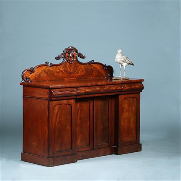 Grote foto sideboard met 4 deuren en 3 laden het kroonstuk is afneembaar no.391120 antiek en kunst stoelen en banken