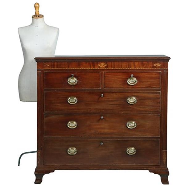 Grote foto welse commode met 5 laden in mahonie en eik met ingelegde details ca 1800 no.381250 antiek en kunst stoelen en banken