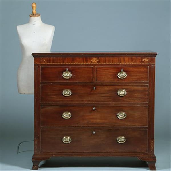 Grote foto welse commode met 5 laden in mahonie en eik met ingelegde details ca 1800 no.381250 antiek en kunst stoelen en banken