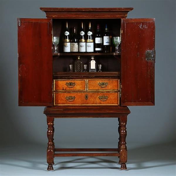 Grote foto hollands koloniaal tafelkastje ingericht als bar met brons beslag no.391135 antiek en kunst stoelen en banken