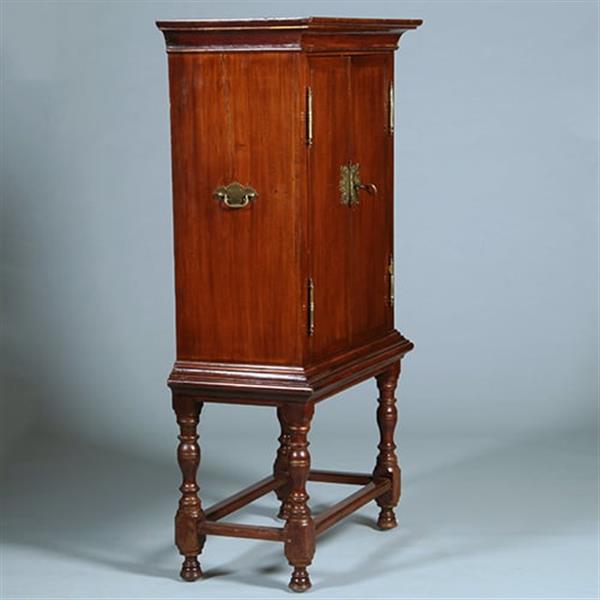 Grote foto hollands koloniaal tafelkastje ingericht als bar met brons beslag no.391135 antiek en kunst stoelen en banken