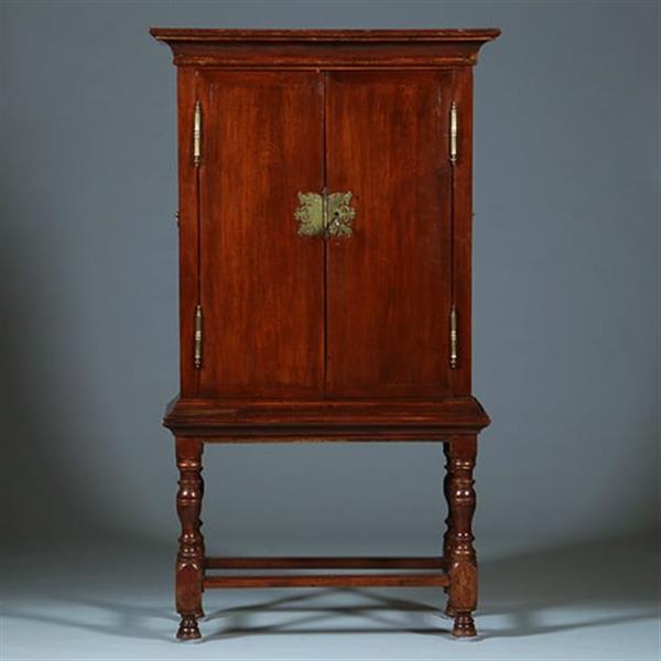 Grote foto hollands koloniaal tafelkastje ingericht als bar met brons beslag no.391135 antiek en kunst stoelen en banken