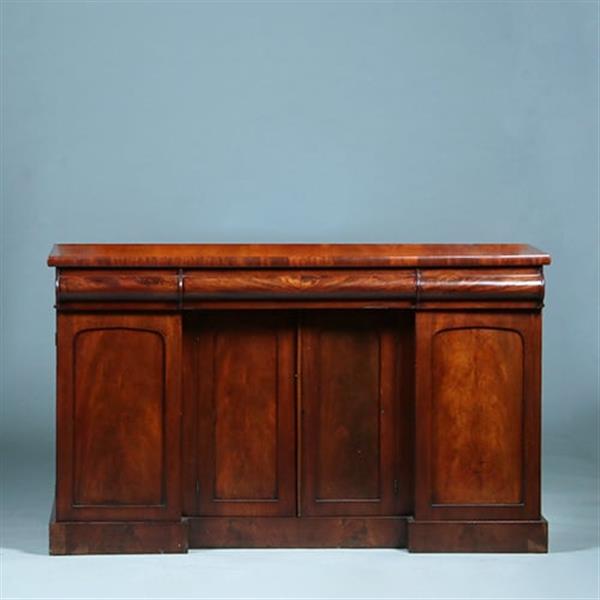 Grote foto sideboard met 4 deuren en 3 laden het kroonstuk is afneembaar no.391120 antiek en kunst stoelen en banken