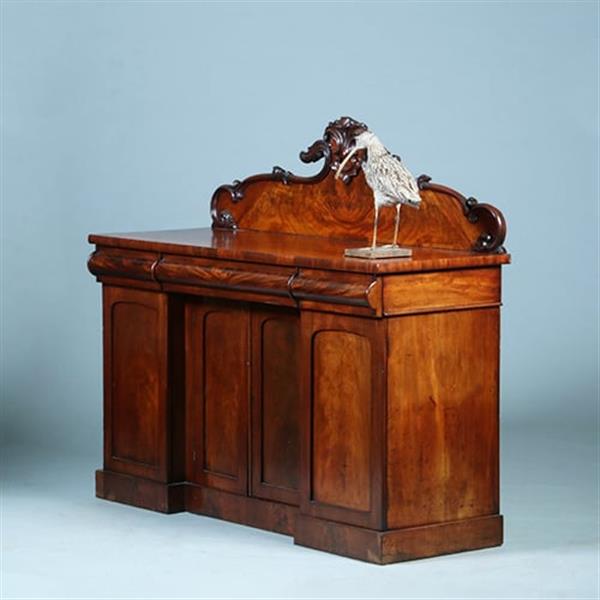 Grote foto sideboard met 4 deuren en 3 laden het kroonstuk is afneembaar no.391120 antiek en kunst stoelen en banken