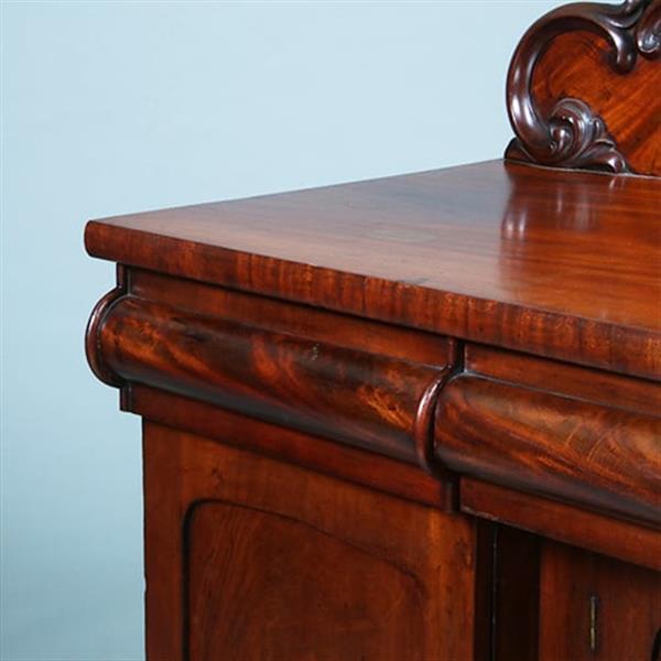 Grote foto sideboard met 4 deuren en 3 laden het kroonstuk is afneembaar no.391120 antiek en kunst stoelen en banken