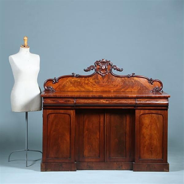 Grote foto sideboard met 4 deuren en 3 laden het kroonstuk is afneembaar no.391120 antiek en kunst stoelen en banken