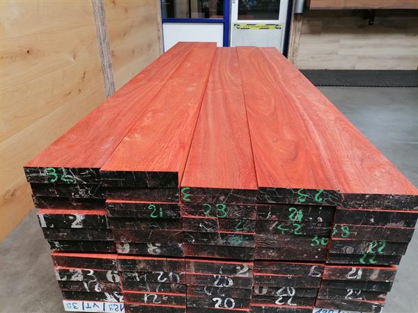 Grote foto 45x190mm padouk 305cm doe het zelf en verbouw hout en planken