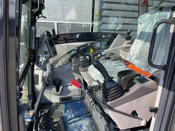 Grote foto kubota kx060 hi airco minigraver nieuw 999 lease doe het zelf en verbouw kranen en graafmachines