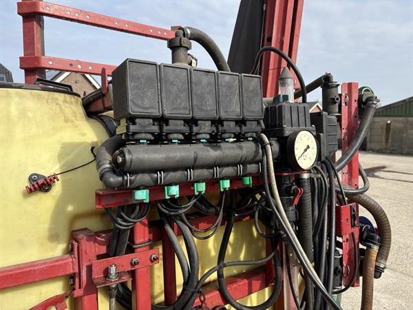 Grote foto hardi twin stream veldspuit 12 mtr agrarisch onkruidbestrijding