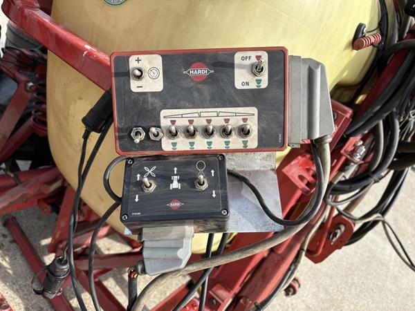 Grote foto hardi twin stream veldspuit 12 mtr agrarisch onkruidbestrijding