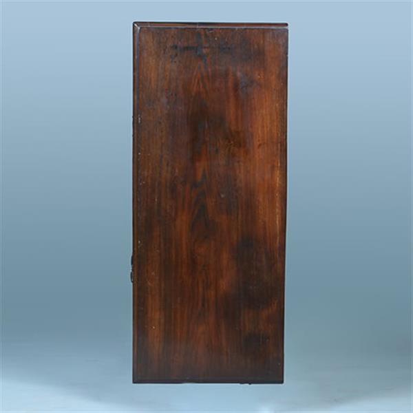 Grote foto strakke stoere ladenkast op bracket feet mooie patina afgeronde hoekstijlen no.391110 antiek en kunst stoelen en banken