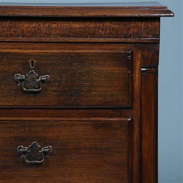 Grote foto strakke stoere ladenkast op bracket feet mooie patina afgeronde hoekstijlen no.391110 antiek en kunst stoelen en banken