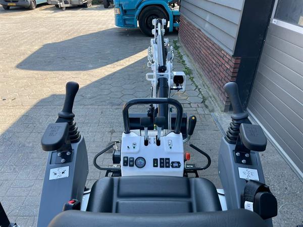 Grote foto bobcat e10 z minigraver nieuw hydraulische wissel 3 bakken doe het zelf en verbouw kranen en graafmachines