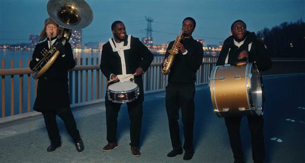 Grote foto groot surinaams bazuinkoor huren diensten en vakmensen muzikanten artiesten en dj