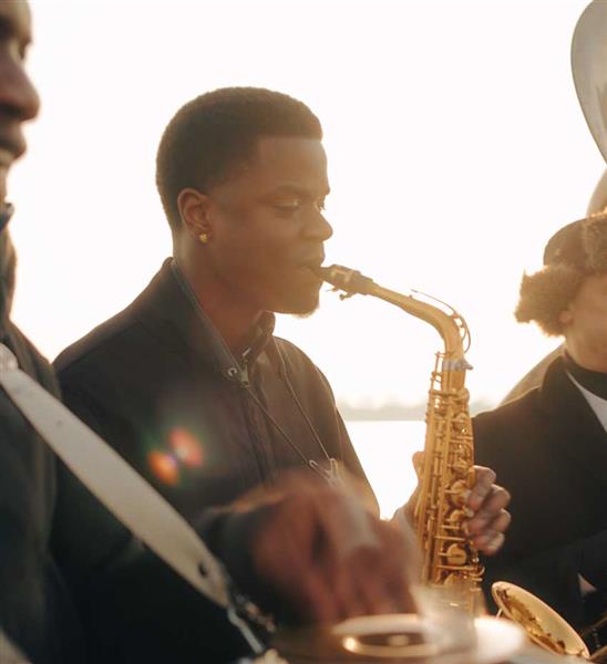 Grote foto groot surinaams bazuinkoor huren diensten en vakmensen muzikanten artiesten en dj