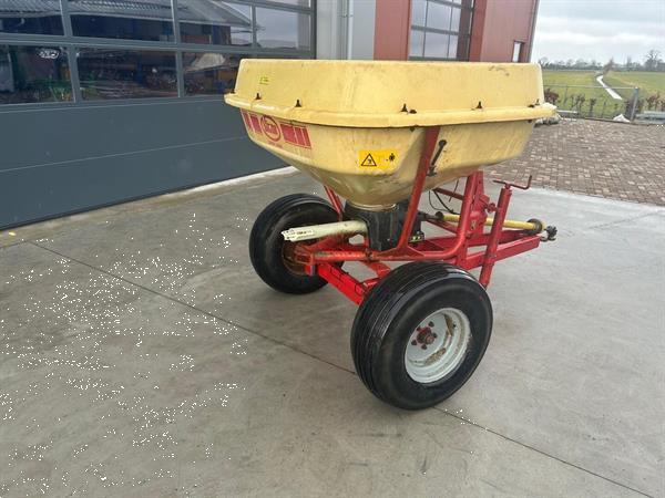 Grote foto vicon pendelstrooier 777064 agrarisch kunstmestrooiers