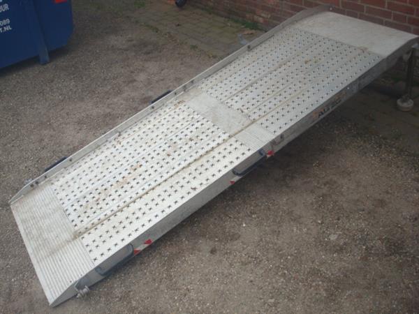 Grote foto altec opklabare auto oprijplaat roelstoelhelling auto diversen gereedschap