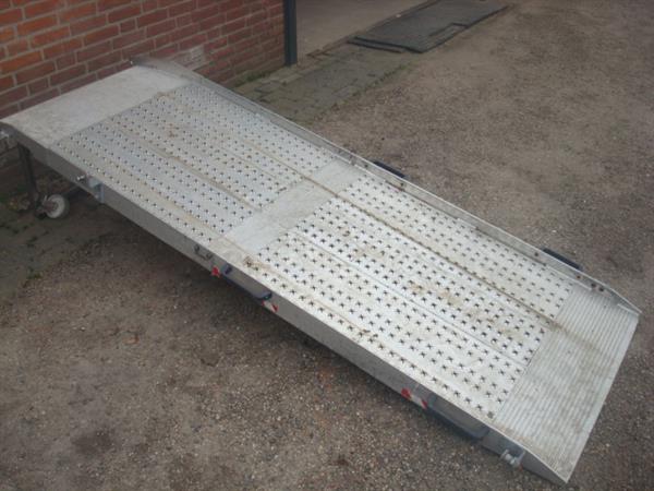 Grote foto altec opklabare auto oprijplaat roelstoelhelling auto diversen gereedschap