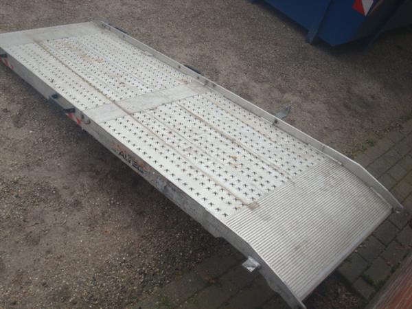 Grote foto altec opklabare auto oprijplaat roelstoelhelling auto diversen gereedschap