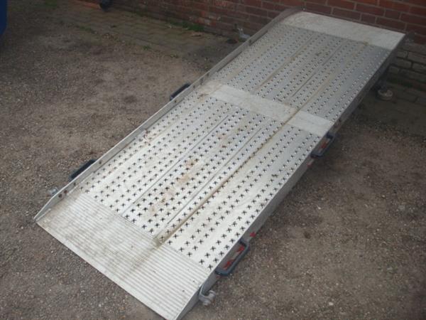 Grote foto altec opklabare auto oprijplaat roelstoelhelling auto diversen gereedschap