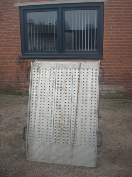 Grote foto altec opklabare auto oprijplaat roelstoelhelling auto diversen gereedschap