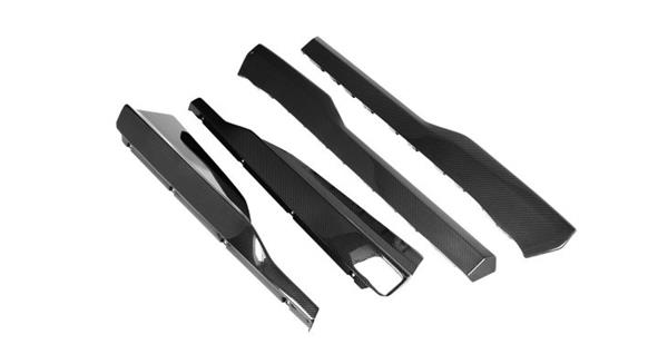 Grote foto dit betreft een set lamborghini revuelto novitec carbon side skirts auto onderdelen tuning en styling