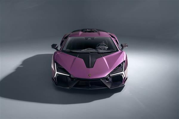 Grote foto dit betreft een lamborghini revuelto novitec carbon motorkap kofferklap auto onderdelen tuning en styling