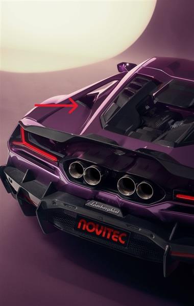 Grote foto dit betreft een lamborghini revuelto novitec carbon luchthapper achter scherm auto onderdelen tuning en styling