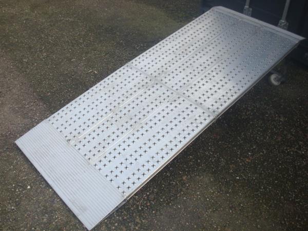 Grote foto oprijplaat rij plaat invalide lift altec roelstoel auto diversen gereedschap