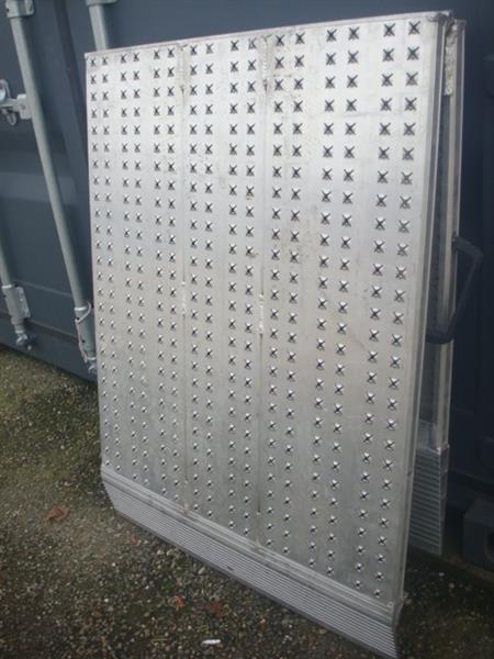 Grote foto oprijplaat rij plaat invalide lift altec roelstoel auto diversen gereedschap