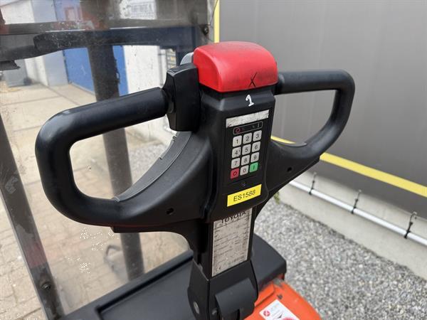 Grote foto vs 22760 elektrische stapelaar toyota 7sm10 doe het zelf en verbouw hefwerktuigen