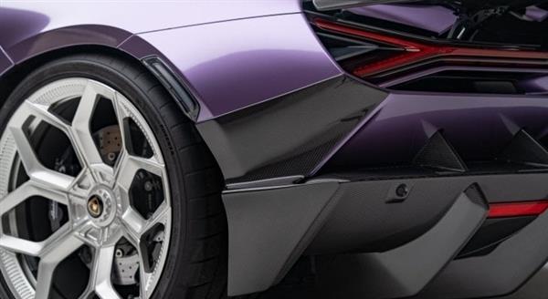 Grote foto dit betreft een set lamborghini revuelto novitec carbon achterbumper zij splitter auto onderdelen tuning en styling