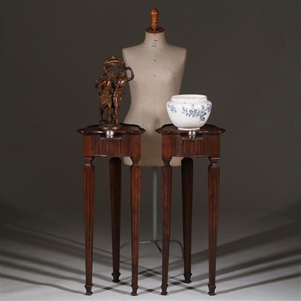 Grote foto stel van 2 luikse pedestals met uittrekbaar blaadje voor een kandelaar ca 1850 no.342045 antiek en kunst overige in antiek gebruiksvoorwerpen