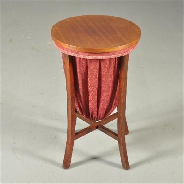 Grote foto antieke bijzettafels knottenmandje op sabelpootjes ca. 1900 ook handig als handschoenmandje of wij antiek en kunst stoelen en banken