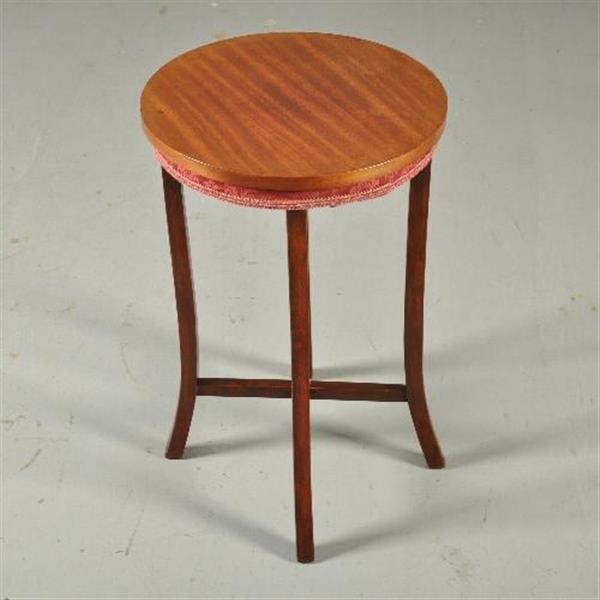 Grote foto antieke bijzettafels knottenmandje op sabelpootjes ca. 1900 ook handig als handschoenmandje of wij antiek en kunst stoelen en banken