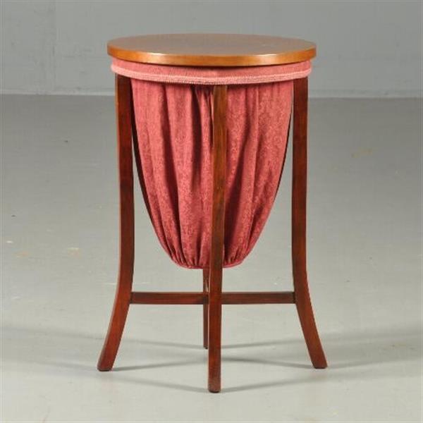 Grote foto antieke bijzettafels knottenmandje op sabelpootjes ca. 1900 ook handig als handschoenmandje of wij antiek en kunst stoelen en banken