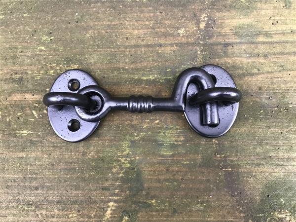 Grote foto een fraaie mat zwarte haak raam poort deur haak windhaak smeedijzer doe het zelf en verbouw materialen en producten