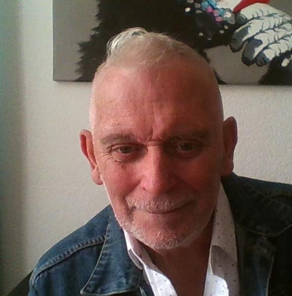 Grote foto hier is hij dan de ideale man contacten en berichten man zoekt vrouw