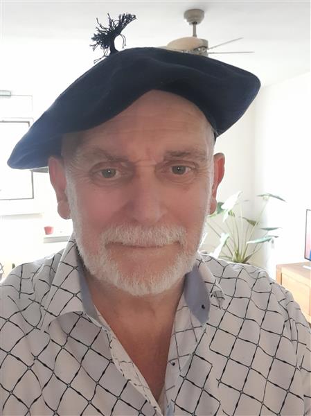 Grote foto hier is hij dan de ideale man contacten en berichten man zoekt vrouw