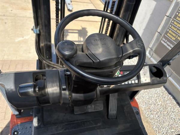 Grote foto vs 22801 elektrische heftruck toyota 8fmbt25 agrarisch heftrucks