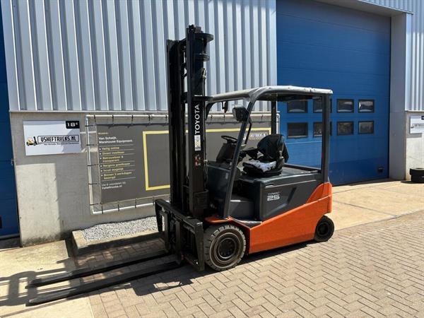 Grote foto vs 22801 elektrische heftruck toyota 8fmbt25 agrarisch heftrucks