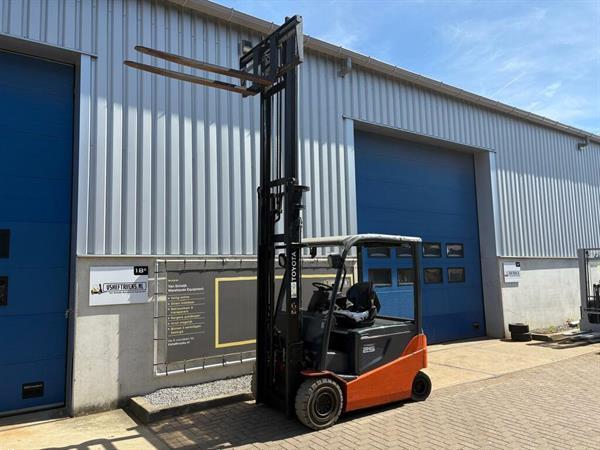 Grote foto vs 22801 elektrische heftruck toyota 8fmbt25 agrarisch heftrucks