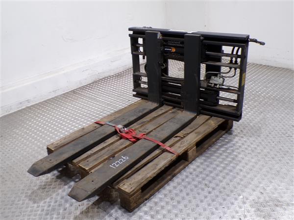 Grote foto griptech shift2end vorkversteller met schuifvorken agrarisch heftrucks