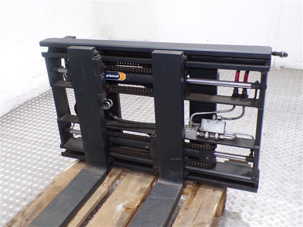 Grote foto griptech shift2end vorkversteller met schuifvorken agrarisch heftrucks
