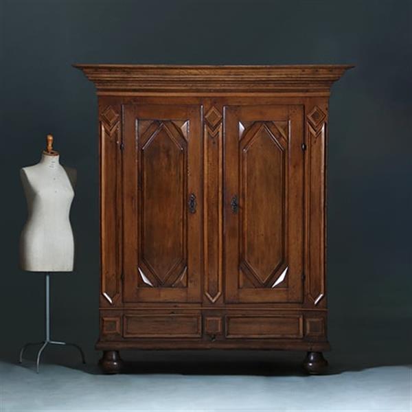 Grote foto stoere 17e eeuwse 2 deurs kast op bolpoten prachtige patina oude kleur no.371405 antiek en kunst stoelen en banken