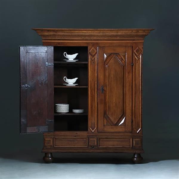 Grote foto stoere 17e eeuwse 2 deurs kast op bolpoten prachtige patina oude kleur no.371405 antiek en kunst stoelen en banken