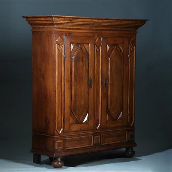 Grote foto stoere 17e eeuwse 2 deurs kast op bolpoten prachtige patina oude kleur no.371405 antiek en kunst stoelen en banken