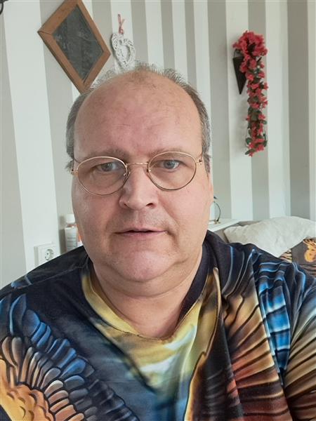 Grote foto ik ben op zoek naar een lieve partner contacten en berichten man zoekt vrouw