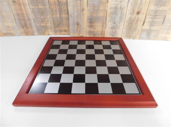 Grote foto een schaakspel met als thema medieval knights fraaie schaakstukken als middeleeuwse ridders tuin en terras tuindecoratie